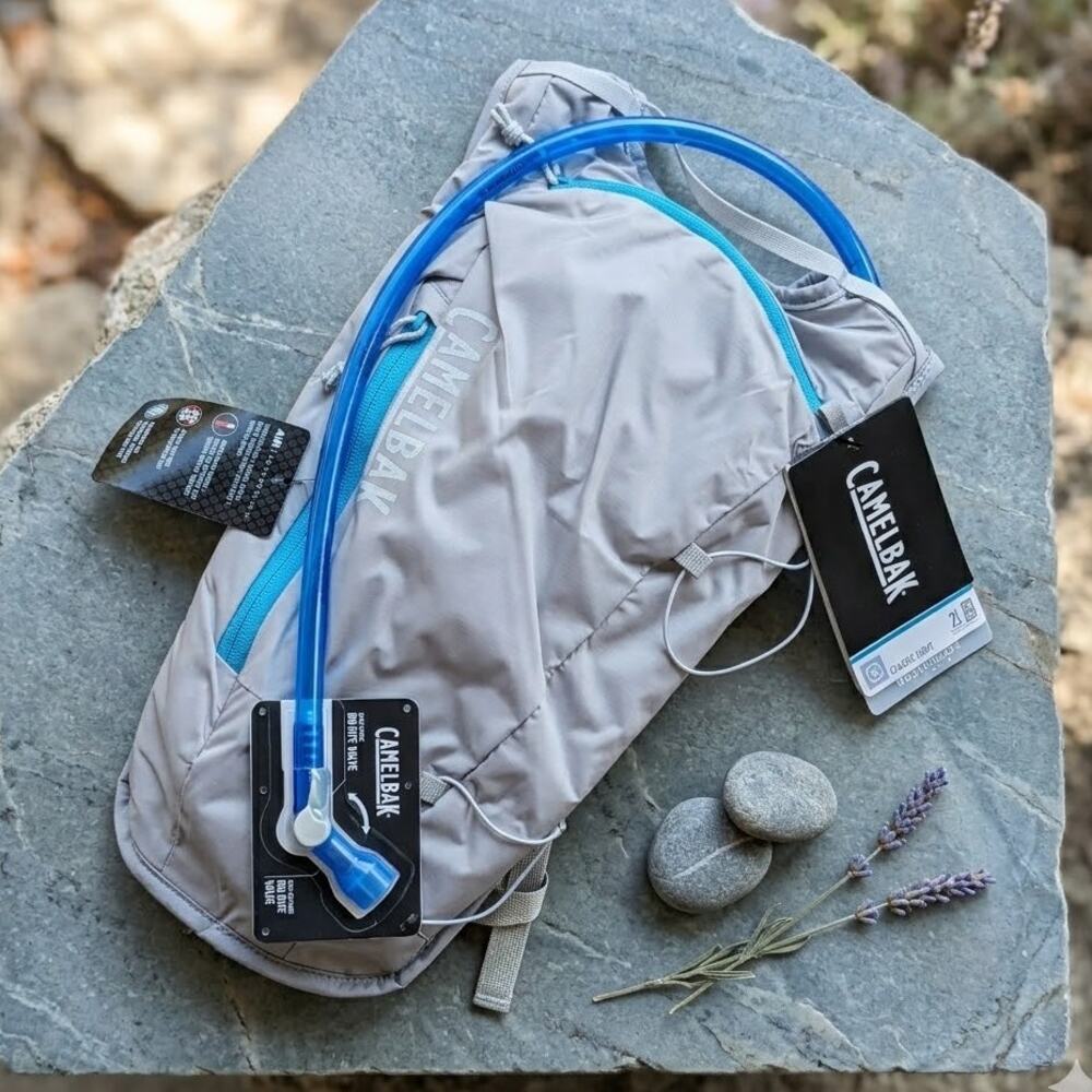 NEW CamelBak Classic Light 2L Hydration Pack Backpack Silver Blue NWT MTB